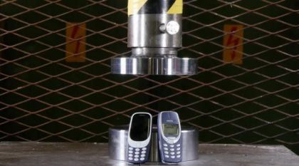 Модели Nokia 3310 тестили гидравлическим прессом