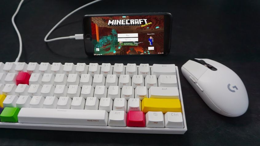 Как играть в Майнкрафт на телефоне с клавиатурой и мышкой